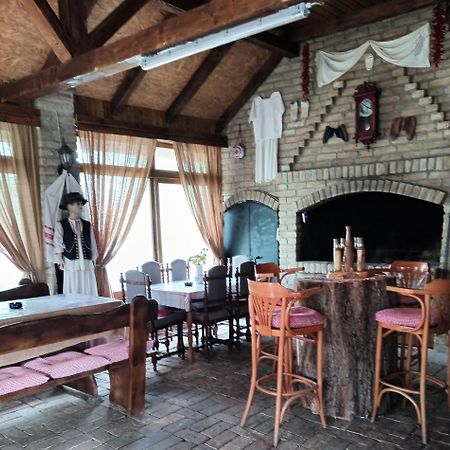Apartments Bakine Carolije Karanac Екстер'єр фото
