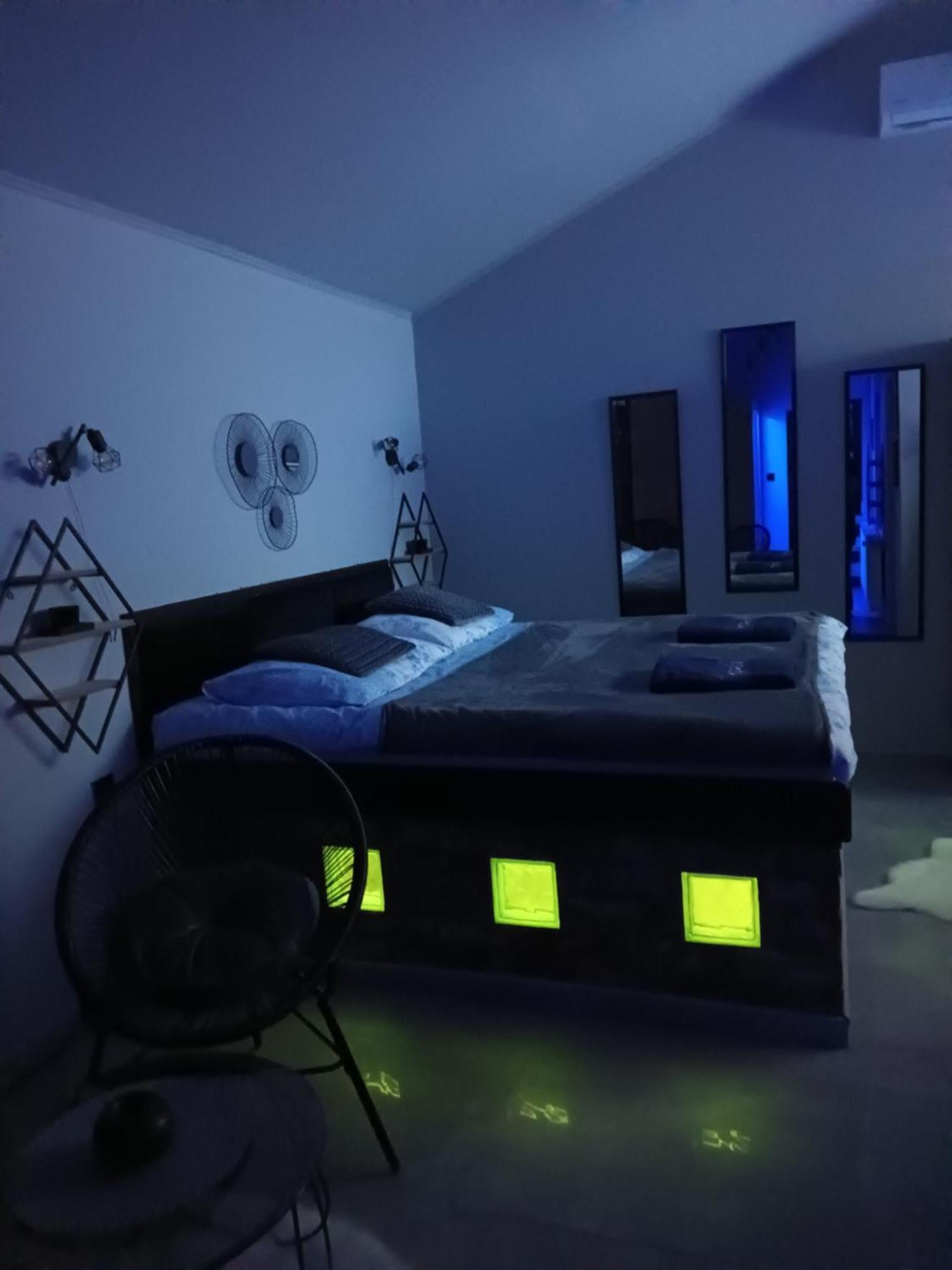 Apartments Bakine Carolije Karanac Екстер'єр фото