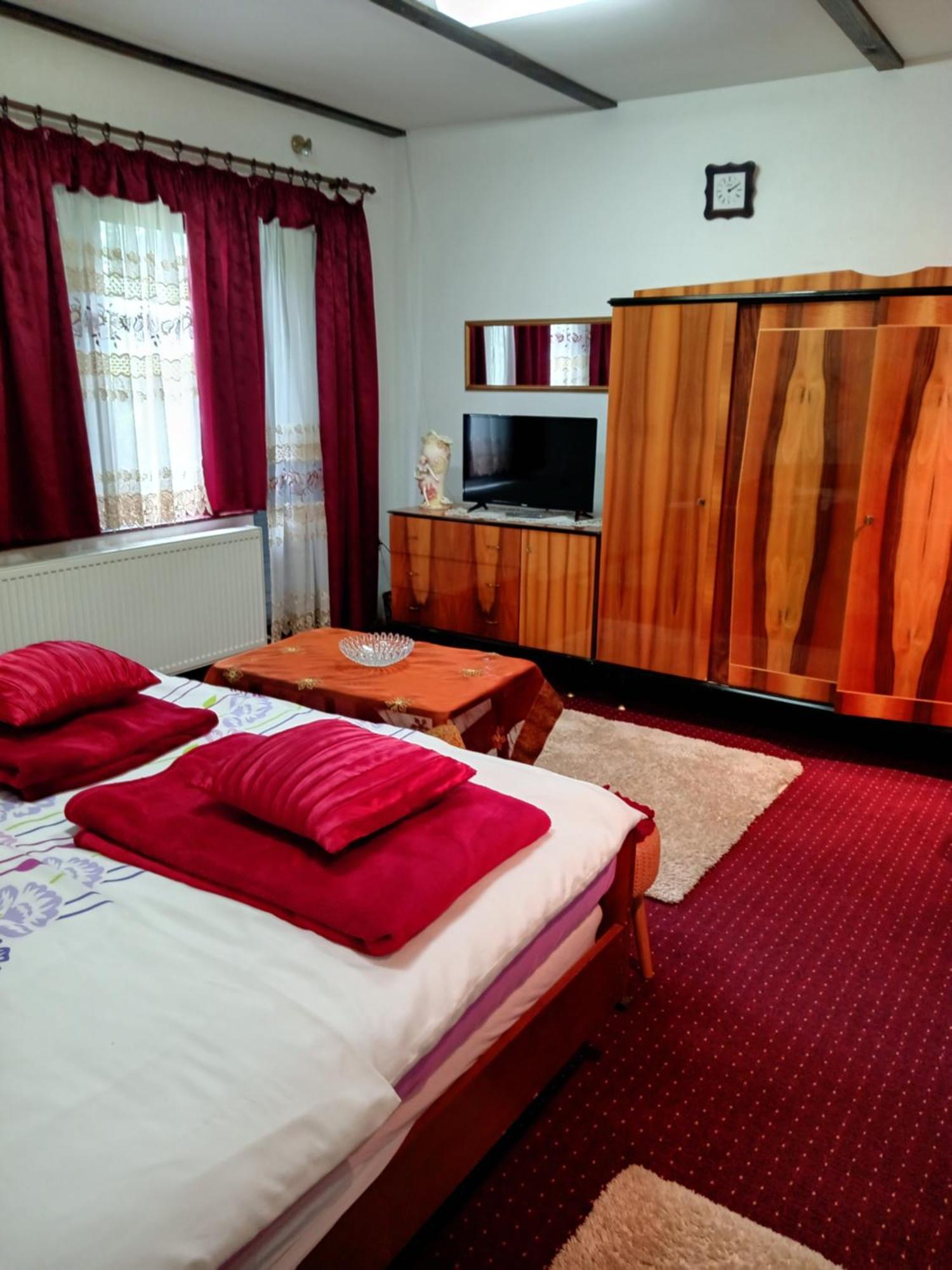 Apartments Bakine Carolije Karanac Екстер'єр фото