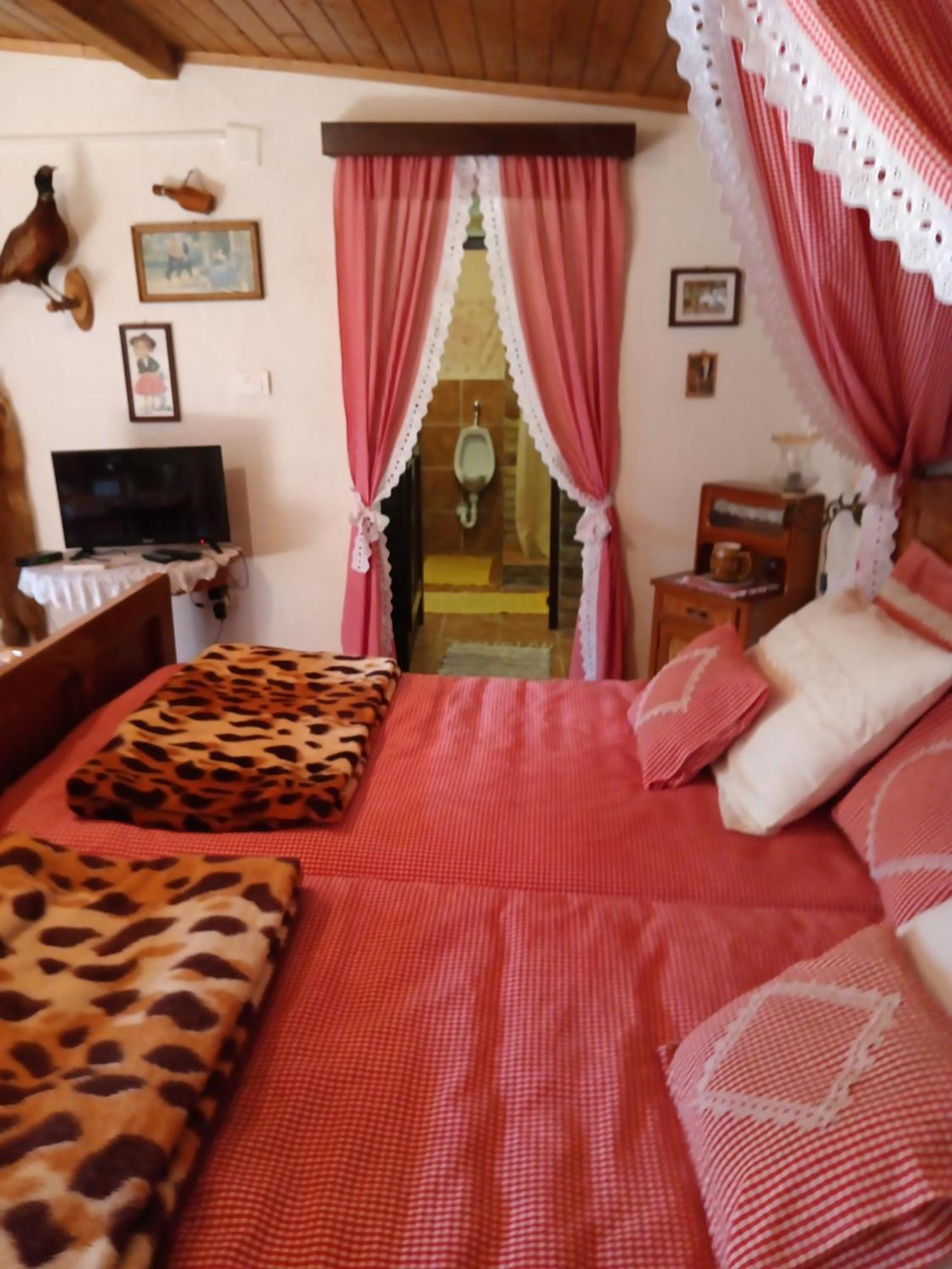 Apartments Bakine Carolije Karanac Екстер'єр фото