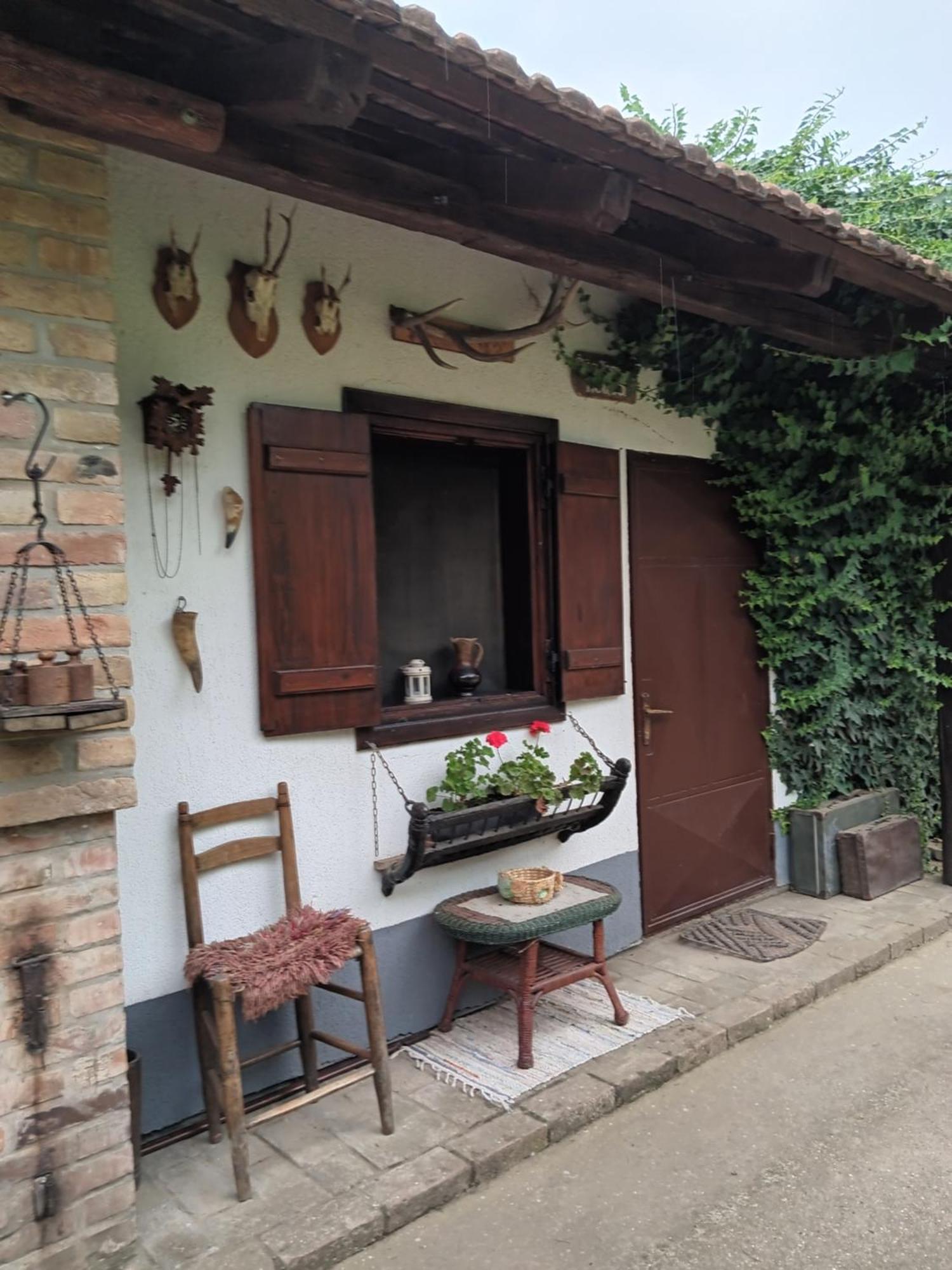 Apartments Bakine Carolije Karanac Екстер'єр фото